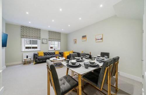 City of Westminster Apartment | Chic 2 Bed Maisonette in Mayfair 32A