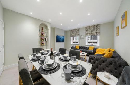 City of Westminster Apartment | Chic 2 Bed Maisonette in Mayfair 32A