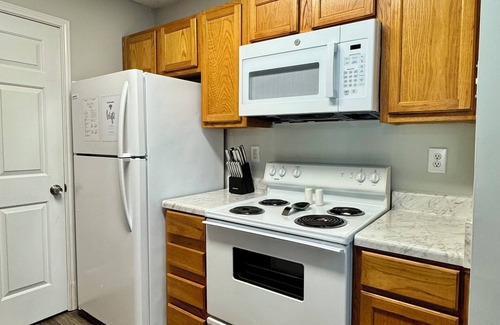 Greenville Apartment | Chic 2-bedroom apartment with fitness room and Pool in welcoming Greenville