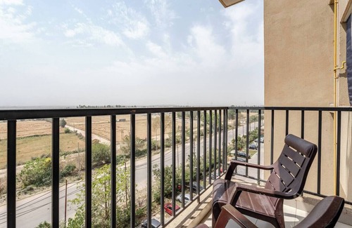 Noida Apartment | Chic 2-bedroom apartment with WiFi, AC in charming Noida