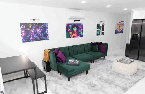 Prospect Lefferts Gardens Apartment | Chic 2-bedroom apt, Brooklyn, AC, WiFi, close to train, restaurants, supermarket