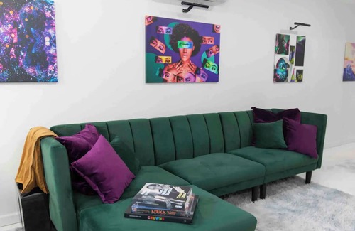 Prospect Lefferts Gardens Apartment | Chic 2-bedroom apt, Brooklyn, AC, WiFi, close to train, restaurants, supermarket