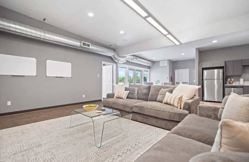 Lincoln Heights Condo | Chic 2-bedroom condo with private patio