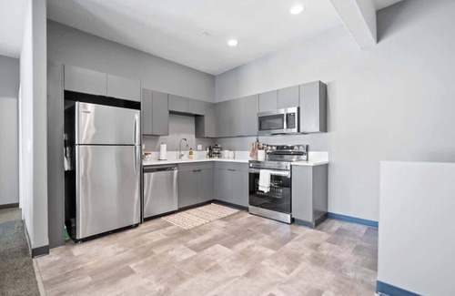 Lincoln Heights Condo | Chic 2-bedroom condo with private patio