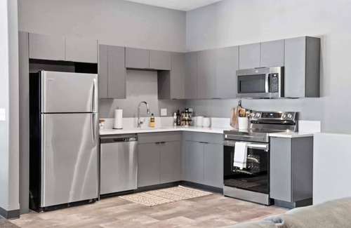 Lincoln Heights Condo | Chic 2-bedroom condo with private patio
