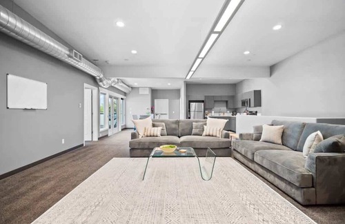 Lincoln Heights Condo | Chic 2-bedroom condo with private patio