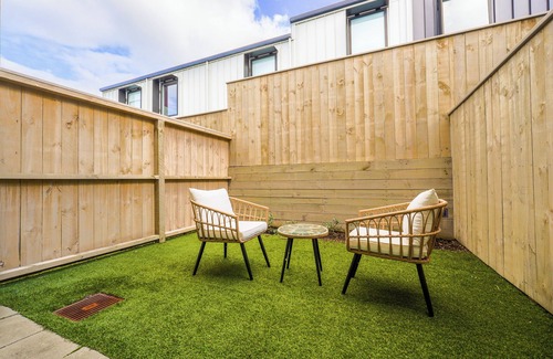 Grey Lynn House | Chic 2-Bedroom Retreat in Grey Lynn Minutes to CBD