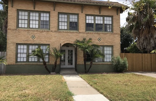Edinburg Apartment | Chic 2 br/1 ba cozy apt 5 min from UTRGV