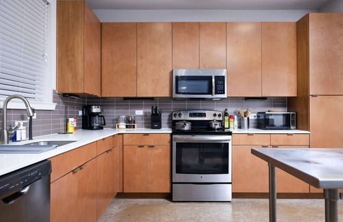 King William Apartment | Chic 2-BR in Southtown Near Rvrwalk, Dome & Conv