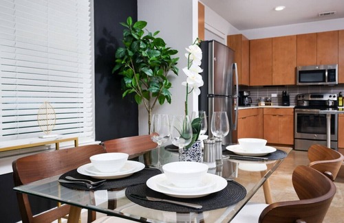 King William Apartment | Chic 2-BR in Southtown Near Rvrwalk, Dome & Conv