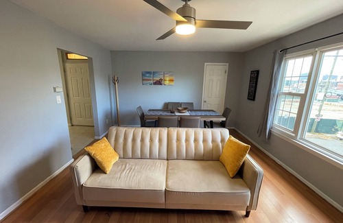 Harrison Apartment | Chic 2Bd - 1Bath, Easy NYC 20 min Train Ride + Parking,