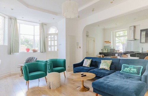 Camden Apartment | Chic 2BD Flat, 12 Mins from Hampstead Heath