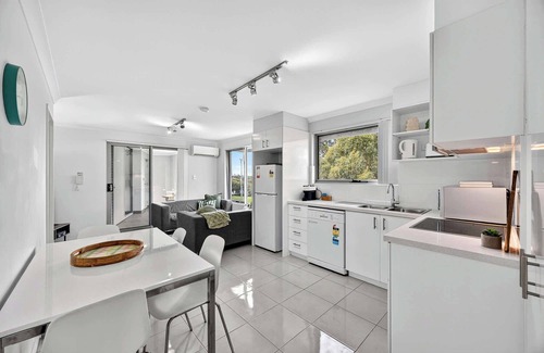 Rockingham Apartment | Chic 2BR Rockingham Escape Garden Views