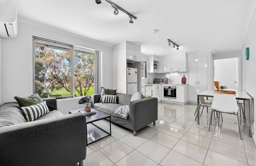 Rockingham Apartment | Chic 2BR Rockingham Escape Garden Views