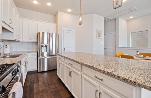 Tobin Hill Condo | Chic 3-Bed Condo, 2-Car Garage close to Pearl & St. Mary's Strip in Tobin Hills!