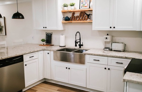 Athens House | Chic 4BR Getaway by MHM Luxury Properties