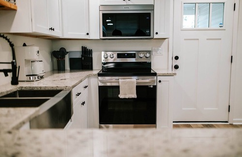 Athens House | Chic 4BR Getaway by MHM Luxury Properties