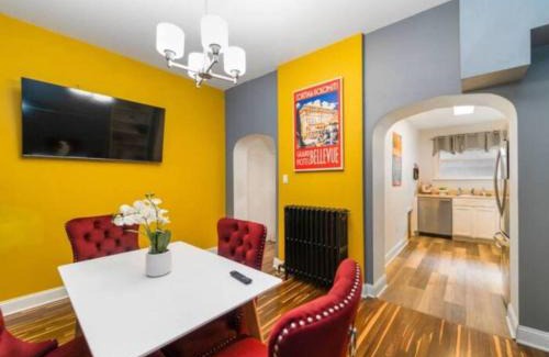 Little Italy House | Chic 5 Bd Home In Little Italy