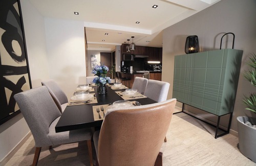 Colonia Cuauhtemoc Apartment | Chic CDMX Haven: Pop Modern Elegance Meets Roma'snn