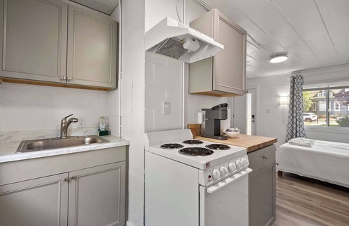 Near East Columbus Apartment | Chic City Retreat 93F