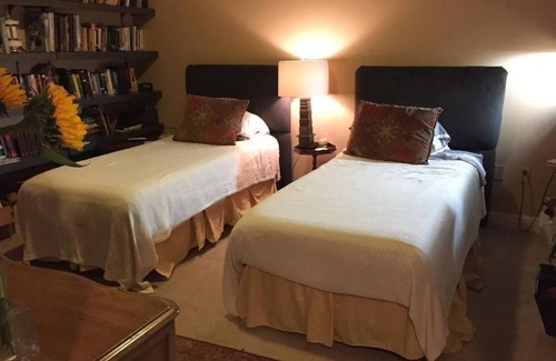 Downtown Kansas City Condo | Chic Condo. Best Location in Town.