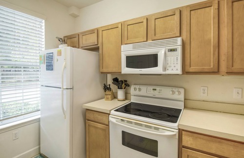 Gainesville House | Chic Condo w/Community Pool - Under 10 mins to UF