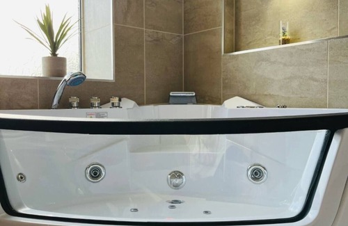 Portsmouth Apartment | Chic, cosy, and spotless—your ultimate private escape.