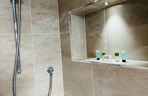 Portsmouth Apartment | Chic, cosy, and spotless—your ultimate private escape.