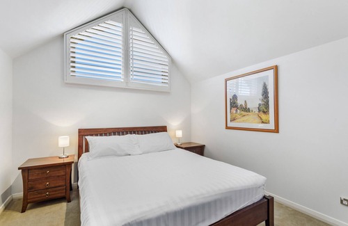 Elwood House | Chic Courtyard House, Steps from Elwood Beach