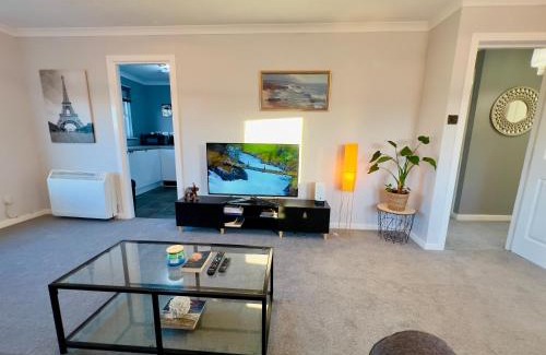 North Glasgow Apartment | Chic & Cozy 2-Bed Flat in Glasgow - Free Parking