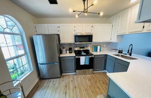 Morrow Apartment | Chic & Cozy - 2Bd Modern Getaway
