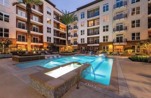 Central Business District Apartment | Chic & Cozy Downtown Getaway in Houston