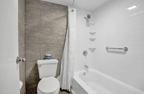 Parkside Hotel | Chic Downtown Haven near Hollywood Beach Broadwalk and lively Entertainment