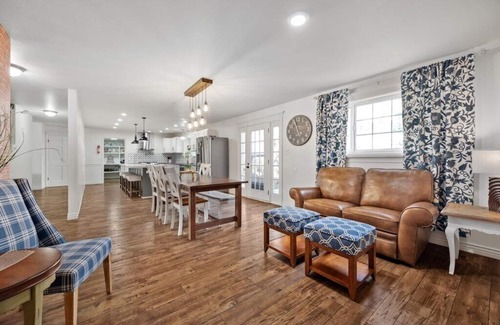 Orem House | Chic Escape:Pet Friendly w/Modern Charm & Waffles!