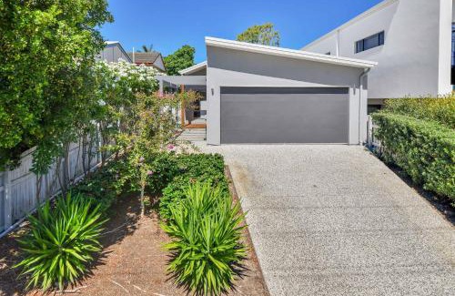Scarborough House | Chic Family Friendly 4BR Retreat Near Redcliffe