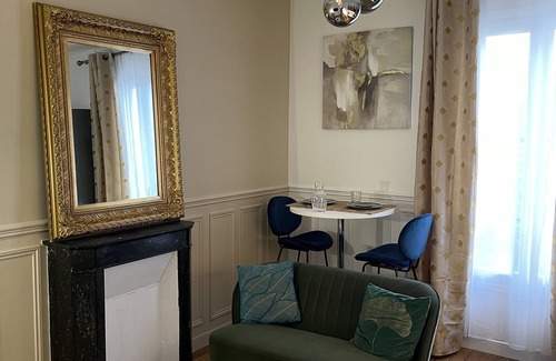 Choisy-le-Roi Apartment | Chic fully-equipped apartment near Orly and Seine - 15mins from Paris