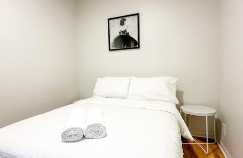 Cote-Des-Neiges—Notre-Dame-De-Grace Apartment | Chic & Fully Furnished 2-Bedroom Apartment in Prestigious Westmount
