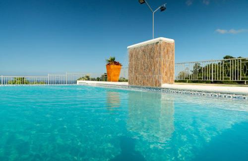 Ocho Rios House | Chic Hideaway In OCHO RIOS
