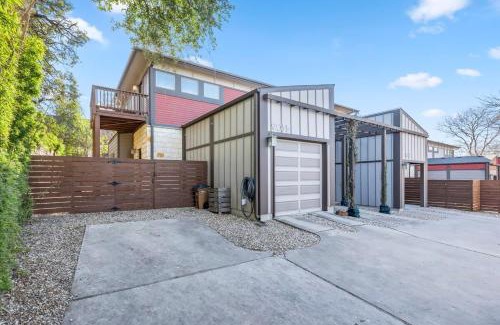 Galindo House | Chic & Homey 3-BR Close to Downtown Heart of 704