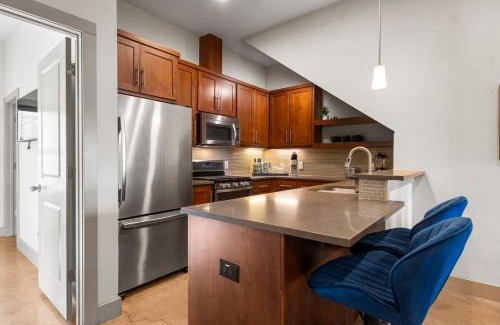 Galindo House | Chic & Homey 3-BR Close to Downtown Heart of 704