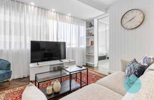 Newcastle Apartment | Chic Honeysuckle Apartment