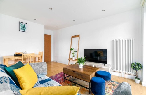Haggerston Apartment | Chic Hoxton Shoreditch Balcony Flat 2 Bedroom 2 Bath Family Friendly