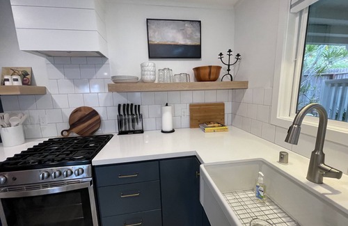 Laguna Niguel Cottage | Chic Laguna retreat! Steps to beach, designer-furnished, with ocean-view yard.