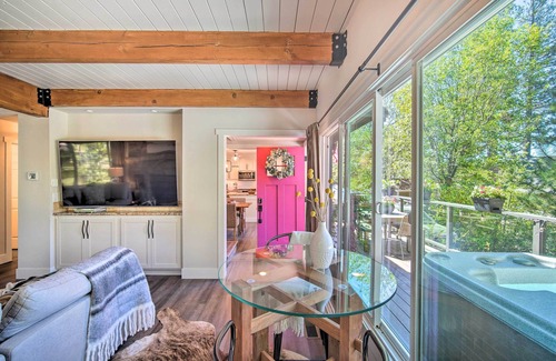Cedar Glen House | Chic Lake House w/Furnished Deck & Hot Tub!