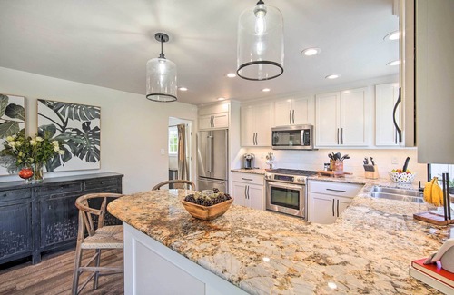 Cedar Glen House | Chic Lake House w/Furnished Deck & Hot Tub!