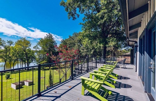 Gallatin House | Chic Lakefront Home｜6 bdrm/4bath & Private Dock!