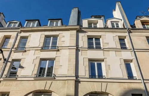 Bercy Apartment | CHIC MARAIS-BASTILLE ESCAPE- SPACIOUS THREE - BEDROOM PARIS APARTMENT – 100SQM