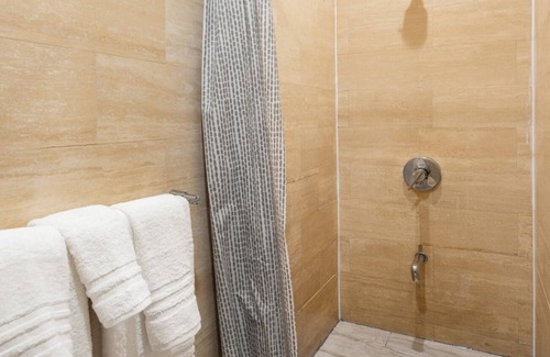 Midtown East Apartment | Chic Midtown Studio with Patio #203