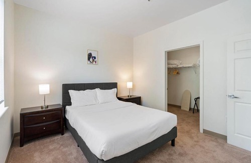 Pittsburgh Apartment | Chic Modern 1BR Apartment by Stay Gia