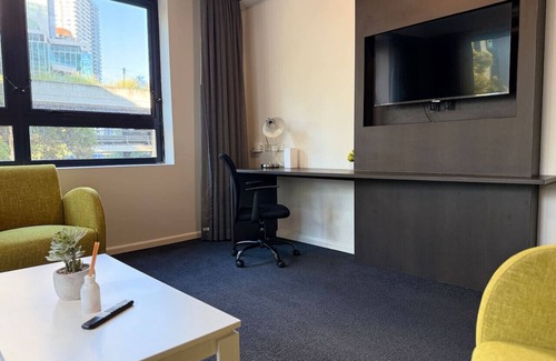 Parramatta Apartment | Chic one bedroom in Parramatta | Pool,Spa & Dining
